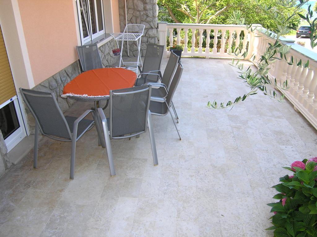 Apartment Julija Krk Town Exterior foto