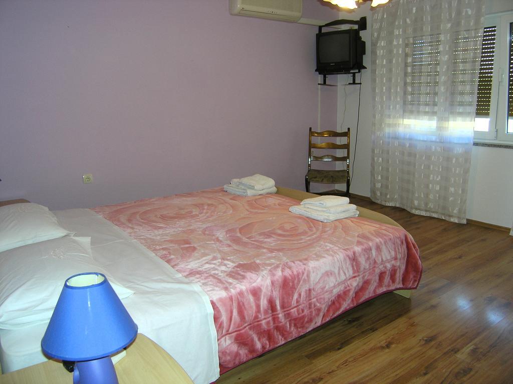 Apartment Julija Krk Town Exterior foto
